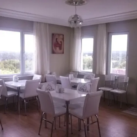 Lara Konuk Evi
