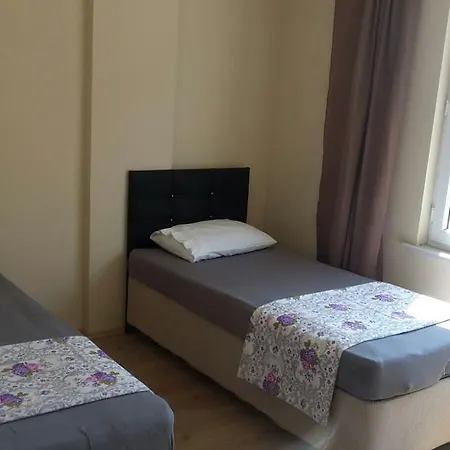 Lara Konuk Evi 3*