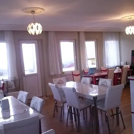 Guest house Lara Konuk Evi