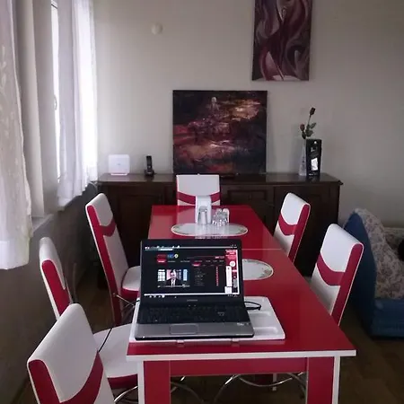 Lara Konuk Evi Vize
