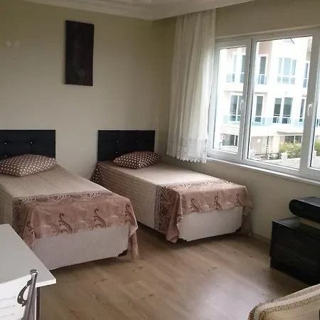 Lara Konuk Evi 3*