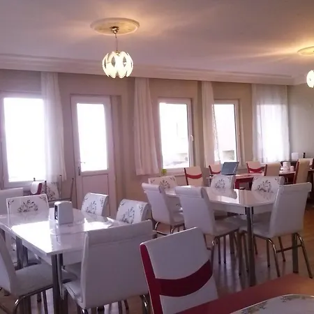 Guest house Lara Konuk Evi 3*