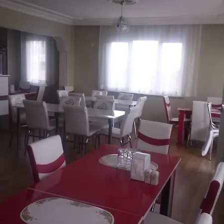 Lara Konuk Evi 3*