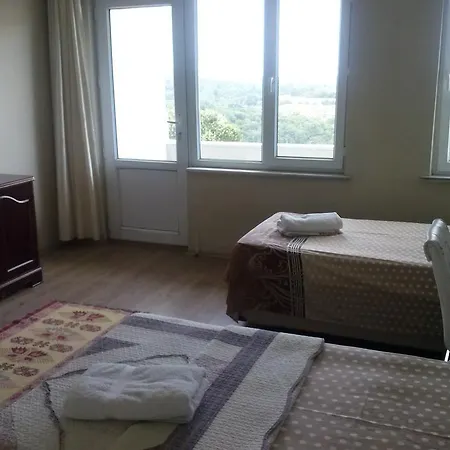 Lara Konuk Evi 3*
