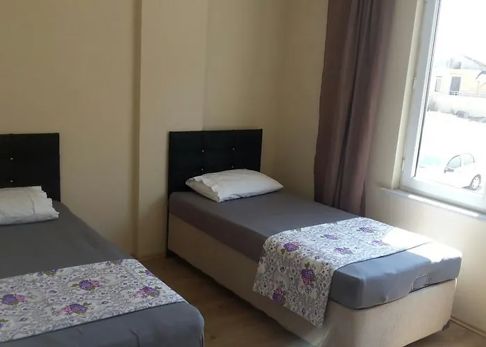 Lara Konuk Evi 3*