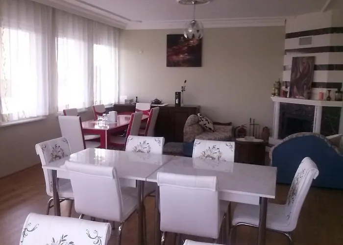 Pensionat Lara Konuk Evi 3*