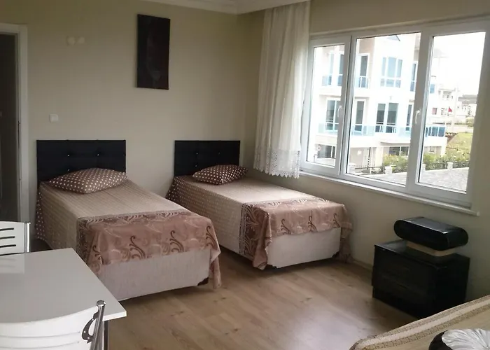 Lara Konuk Evi 3*